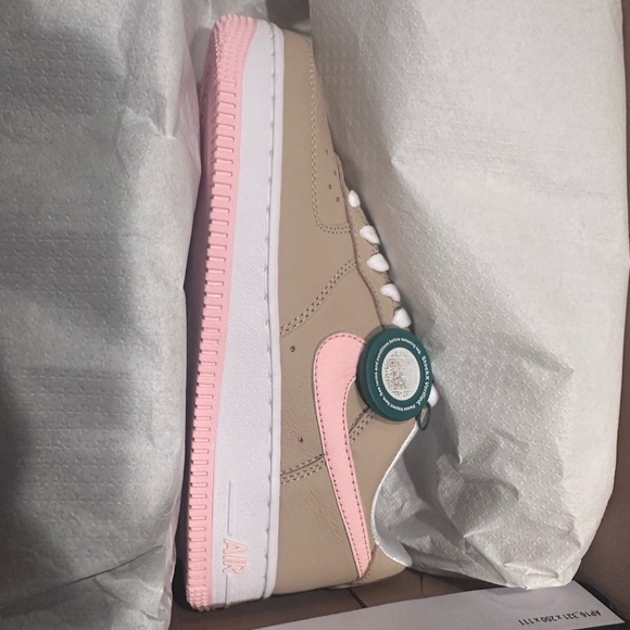 Nike Air Force 1 Low Retro women’s size 7/Men 5.5 Linen - Picture 2 of 9